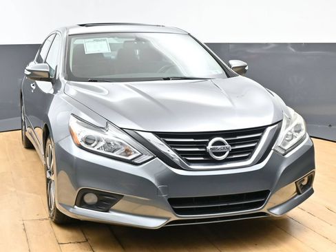 Used 2016 Nissan Altima 2.5 SV w/ Convenience Package FWD image 4