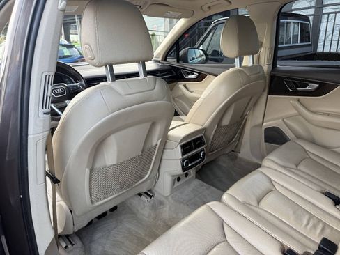 Used 2018 Audi Q7 3.0T Prestige w/ Prestige Package AWD/4WD image 32