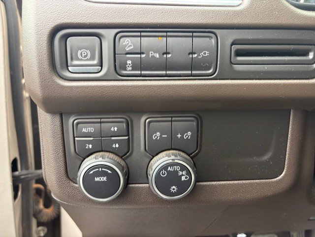 Used 2021 Chevrolet Tahoe Z71 w/ Rear Media and Nav Package AWD/4WD image 17