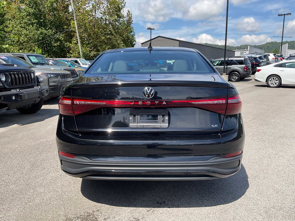 Used 2025 Volkswagen Jetta SE FWD image 5