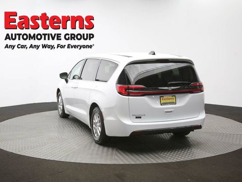 Used 2024 Chrysler Pacifica Touring-L image 64