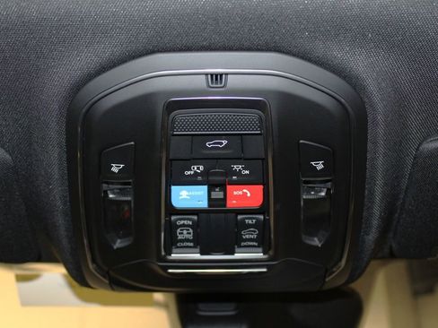 New 2025 Jeep Grand Cherokee Altitude image 23