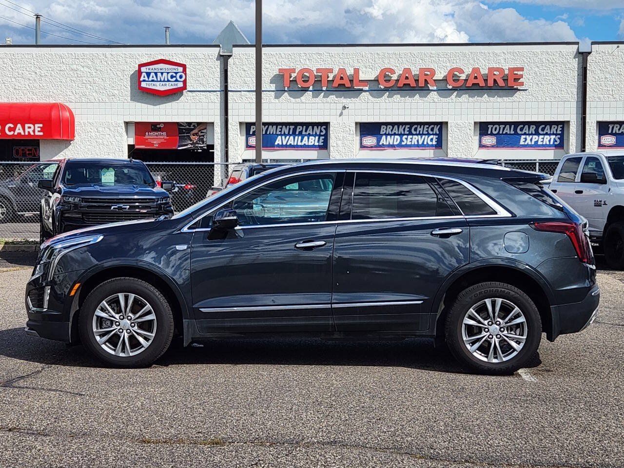 Used 2023 Cadillac XT5 Premium Luxury AWD/4WD image 2