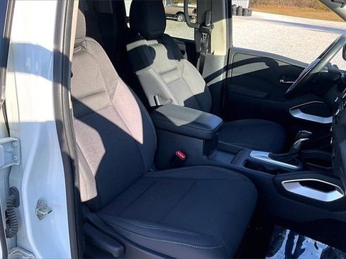 Used 2022 Nissan Frontier SV image 7