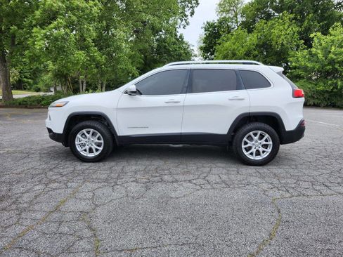 Used 2016 Jeep Cherokee Latitude AWD/4WD image 16