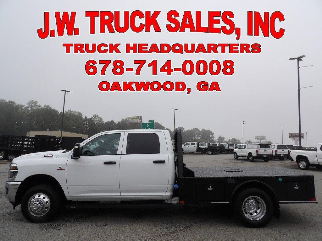 Used 2026 RAM 3500 Tradesman w/ Chrome Appearance Group AWD/4WD image 2