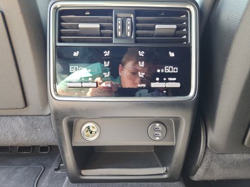 Certified 2020 Porsche Cayenne image 38