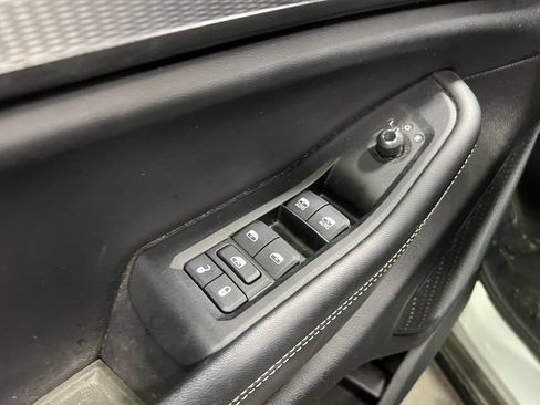 Used 2024 Jeep Grand Cherokee L Laredo RWD image 23