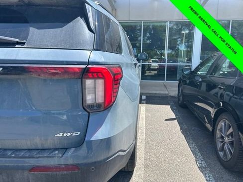 Used 2025 Ford Explorer Active AWD/4WD image 7