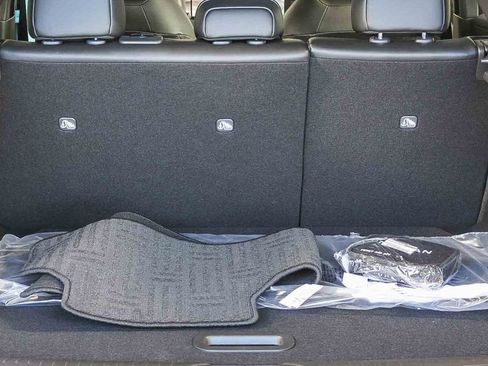 New 2026 Nissan Leaf Platinum+ w/ Cargo Package (Platinum+) image 24