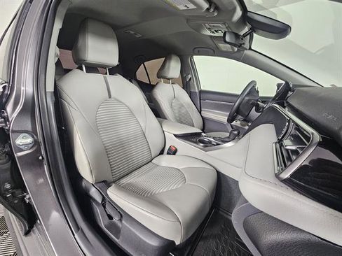 Used 2023 Toyota Camry SE image 14
