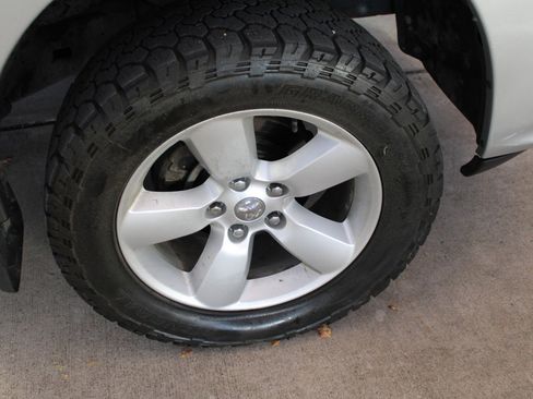 Used 2014 RAM 1500 Express image 22