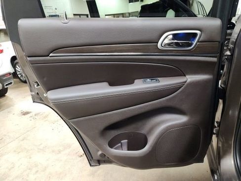 Used 2018 Jeep Grand Cherokee Overland image 27