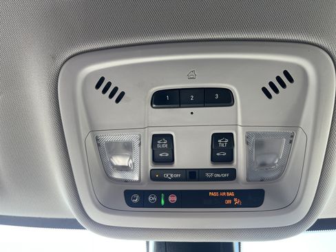 Used 2020 Chevrolet Traverse RS AWD/4WD image 30