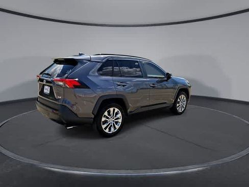 Used 2021 Toyota RAV4 XLE Premium FWD image 8