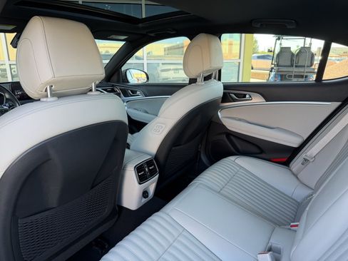 Used 2022 Genesis G70 2.0T w/ Prestige Package RWD image 34