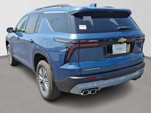 Used 2026 Chevrolet Traverse LT w/ Driver Confidence Package FWD image 3