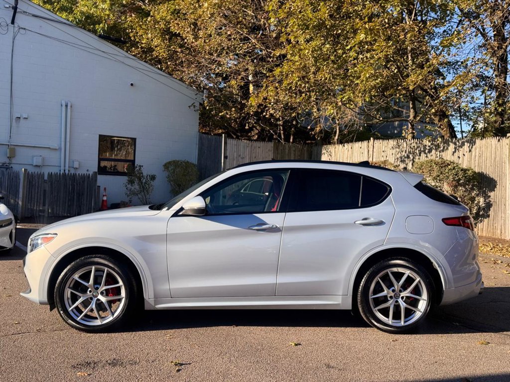Used 2020 Alfa Romeo Stelvio Ti Sport w/ Quick Order Package 22S Sport AWD/4WD image 3