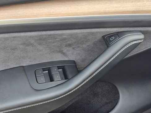 Used 2023 Tesla Model Y Long Range image 18