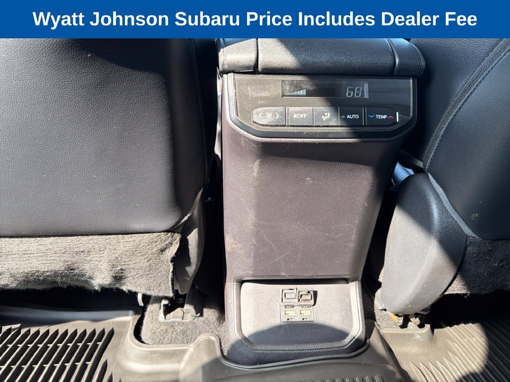 Used 2021 Toyota Highlander XLE AWD/4WD image 37