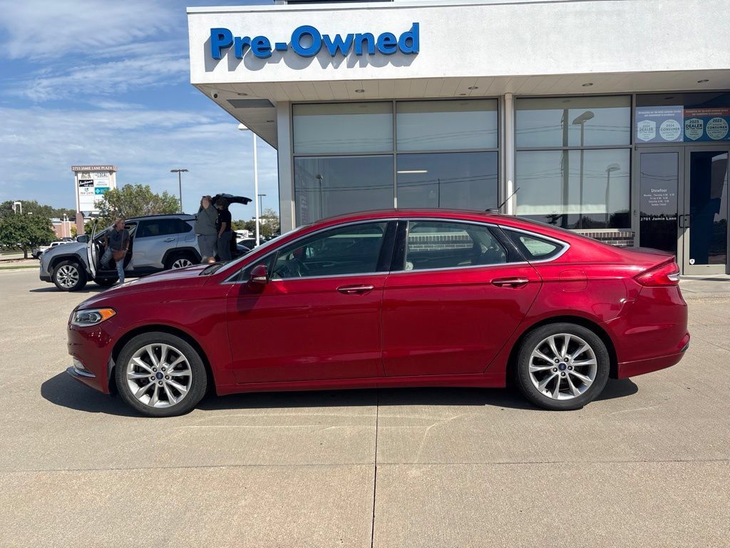 Used 2017 Ford Fusion SE w/ Fusion SE Technology Package FWD image 8