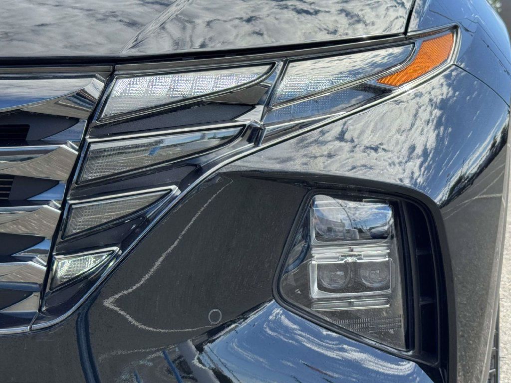 Used 2023 Hyundai Tucson Limited AWD/4WD image 10