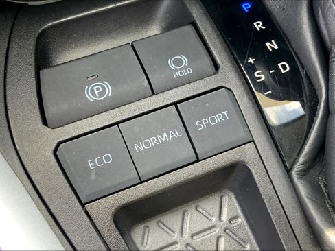 Used 2021 Toyota RAV4 XLE Premium FWD image 31