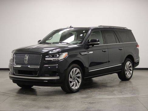 Used 2024 Lincoln Navigator L Reserve AWD/4WD image 4