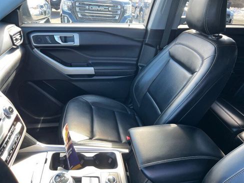 Certified 2021 Ford Explorer XLT w/ Equipment Group 202A image 9