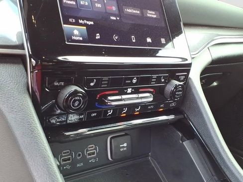 Used 2023 Jeep Grand Cherokee Altitude AWD/4WD image 16