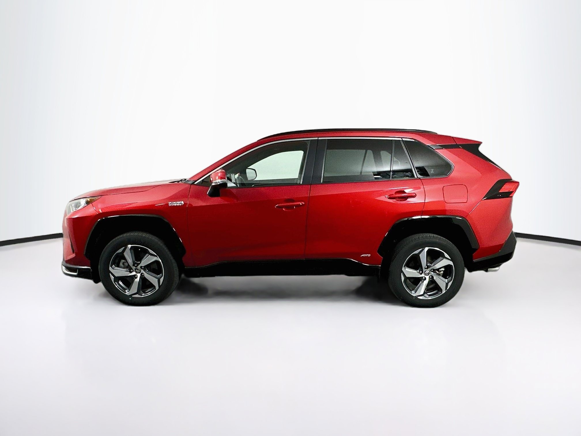 Used 2021 Toyota RAV4 SE w/ Weather & Moonroof Package AWD/4WD image 4