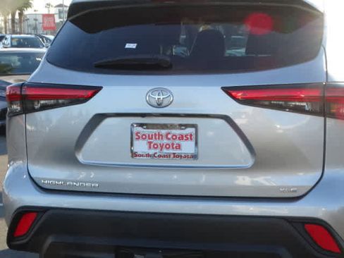 Certified 2022 Toyota Highlander XLE image 14
