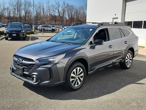 Used 2023 Subaru Outback Premium image 3