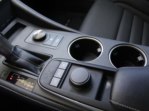 Used 2016 Lexus RC 200t image 17