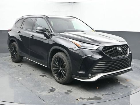 Used 2025 Toyota Highlander XSE image 3