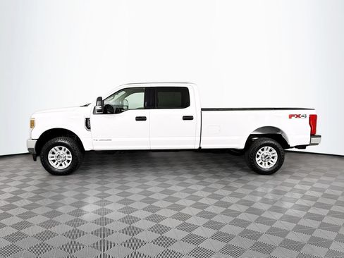 Used 2019 Ford F250 XLT w/ XLT Value Package AWD/4WD image 4