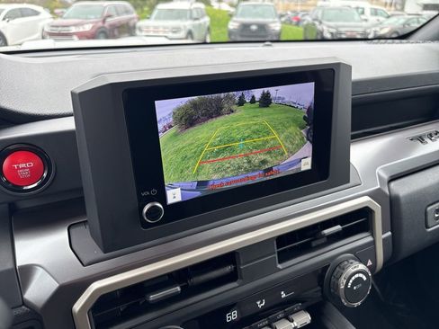Used 2025 Toyota Tacoma TRD Sport AWD/4WD image 19