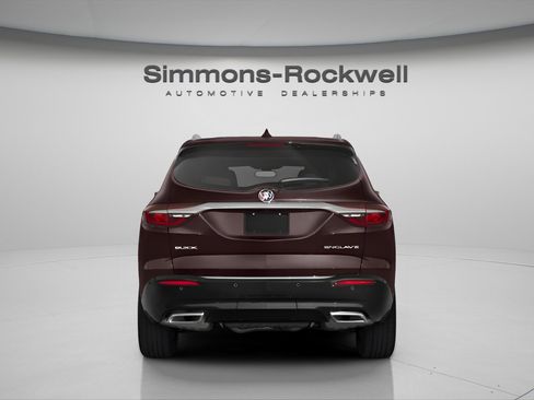 Used 2018 Buick Enclave Essence image 8