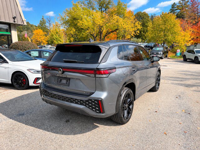 New 2026 Volkswagen Tiguan SE R-Line AWD/4WD image 6