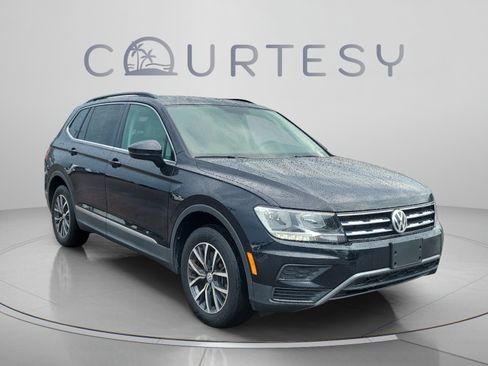 Used 2020 Volkswagen Tiguan SE w/ Panoramic Sunroof Package FWD image 4