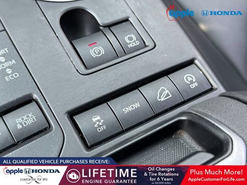 Used 2021 Toyota Highlander XLE AWD/4WD image 29