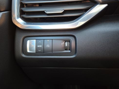 Used 2025 GMC Acadia Elevation image 25