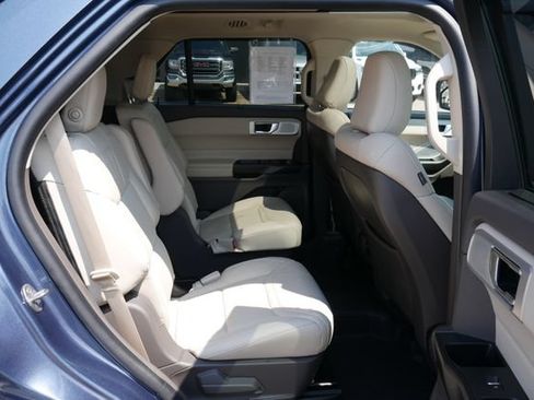 Used 2020 Ford Explorer Platinum w/ Premium Technology Package AWD/4WD image 28