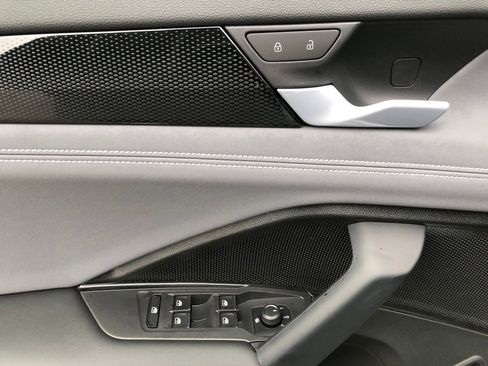 New 2026 Volkswagen Tiguan SE AWD/4WD image 11
