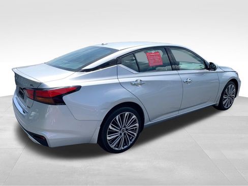 Used 2023 Nissan Altima 2.5 SL AWD/4WD image 6