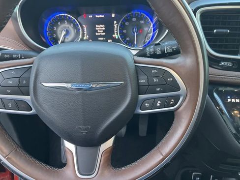 Used 2018 Chrysler Pacifica Limited w/ Tire & Wheel Group FWD image 20