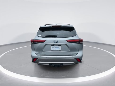 Used 2023 Toyota Highlander Platinum image 7