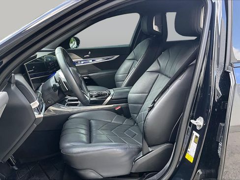 Used 2023 BMW 740i w/ Parking Assistance Package RWD image 7