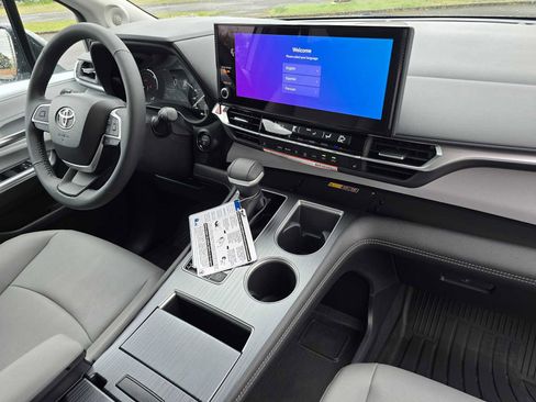 New 2026 Toyota Sienna XLE AWD/4WD image 11