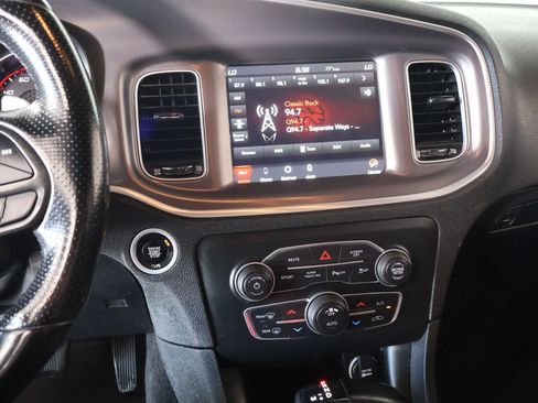 Used 2022 Dodge Charger SXT AWD/4WD image 5